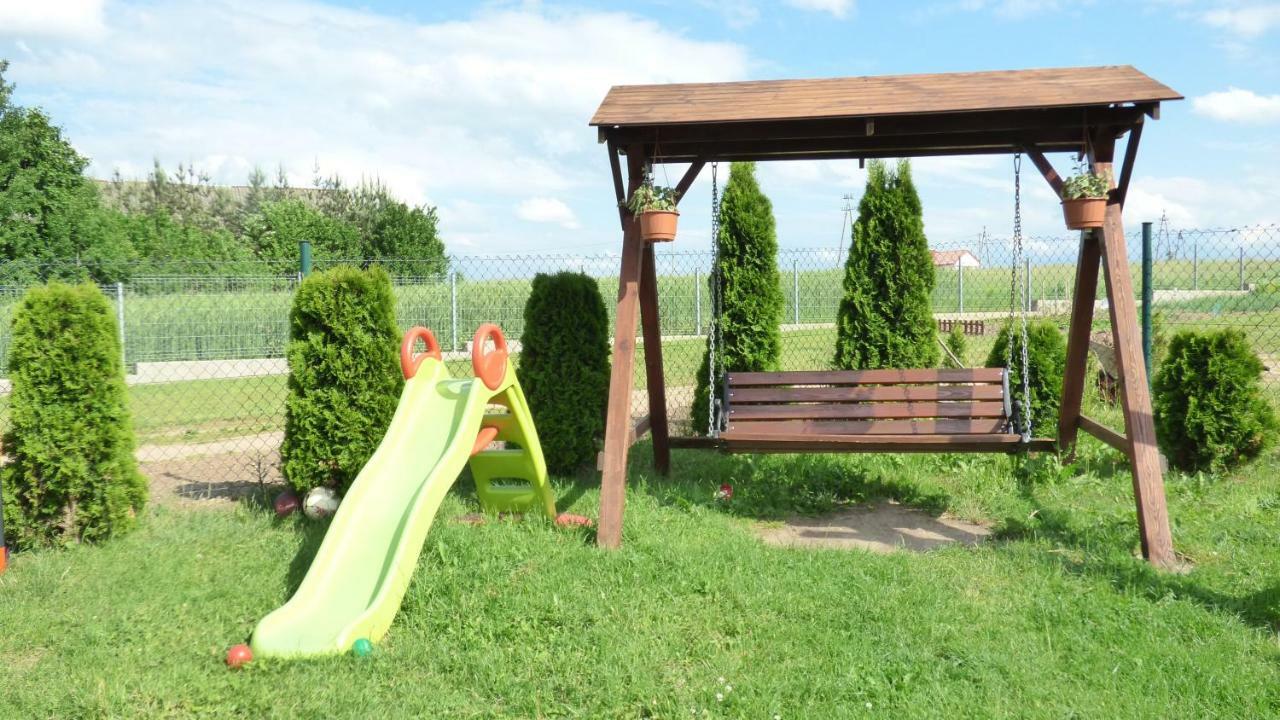 Apartament Blekit Nieba ティコチン エクステリア 写真